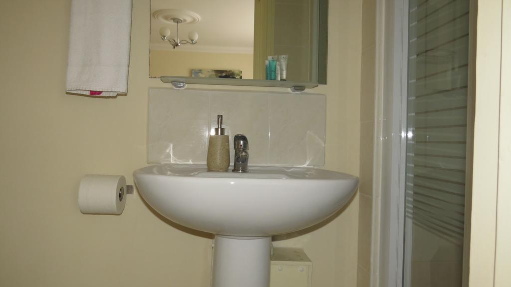 Montrose Guest House Ρόμφορντ Εξωτερικό φωτογραφία
